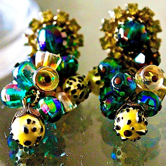 HOBE EARRINGS DANGLE CLIP 2 1/2 INCH VINTAGE GREEN YELLOW BROWN CRYSTALS - Picture 2 of 11